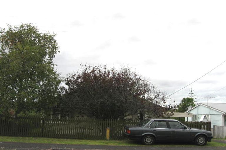 Photo of property in 13 Chippendale Crescent, Birkdale, Auckland, 0626