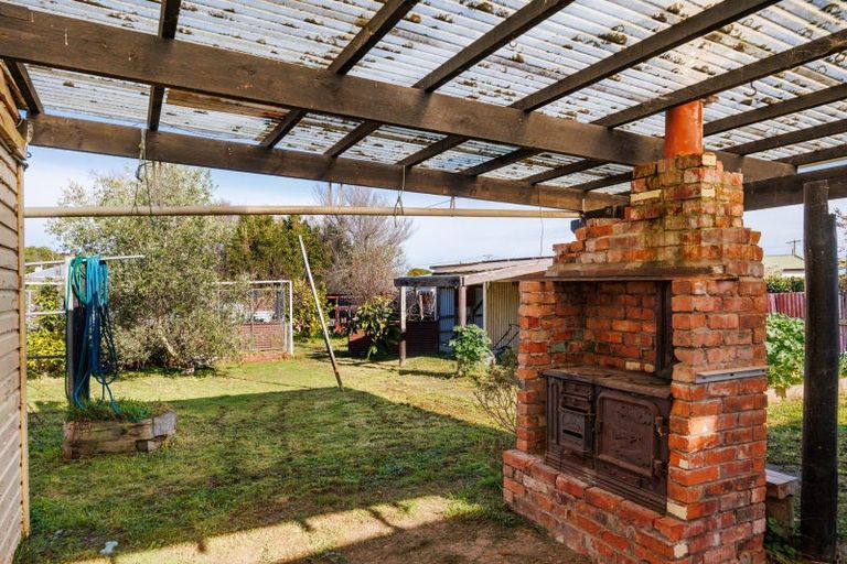 Photo of property in 2 Ngahina Street, Marton, 4710