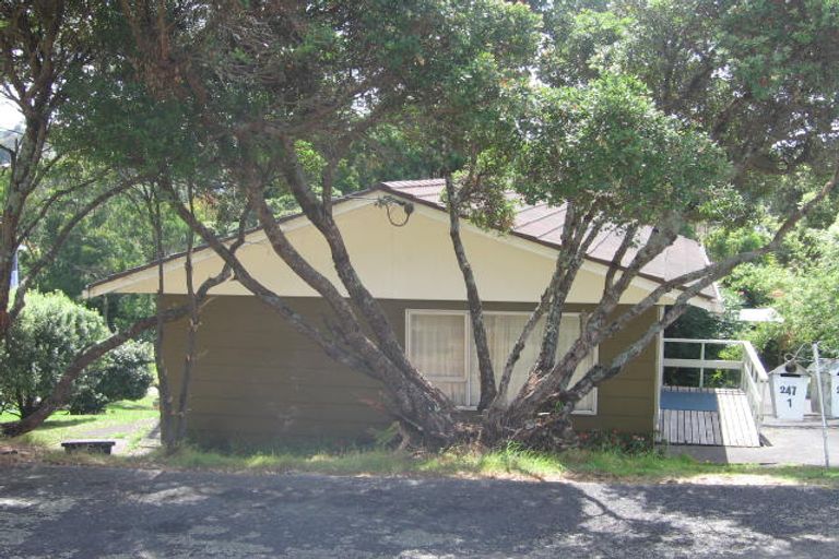 Photo of property in 1/247 Wairau Road, Totara Vale, Auckland, 0627