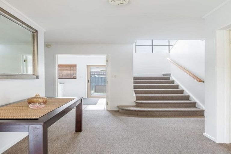 Photo of property in 13 Kahala Place, West Harbour, Auckland, 0618