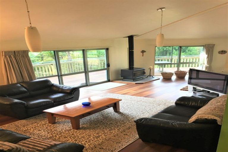 Photo of property in 108 Mountain Road, Henderson Valley, Auckland, 0612