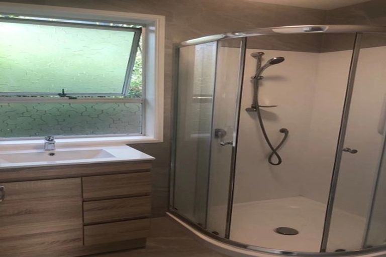 Photo of property in 2/7 Malters Place, Browns Bay, Auckland, 0630