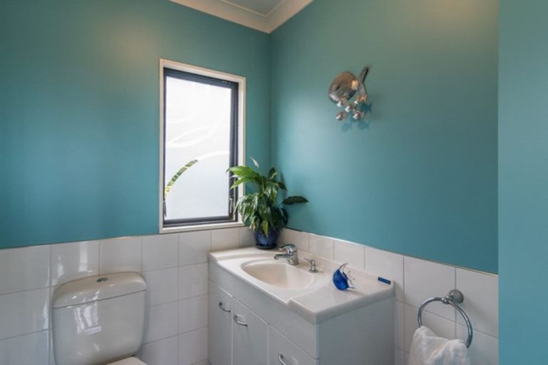 Photo of property in 7 Sunset Terrace, Waikanae Beach, Waikanae, 5036