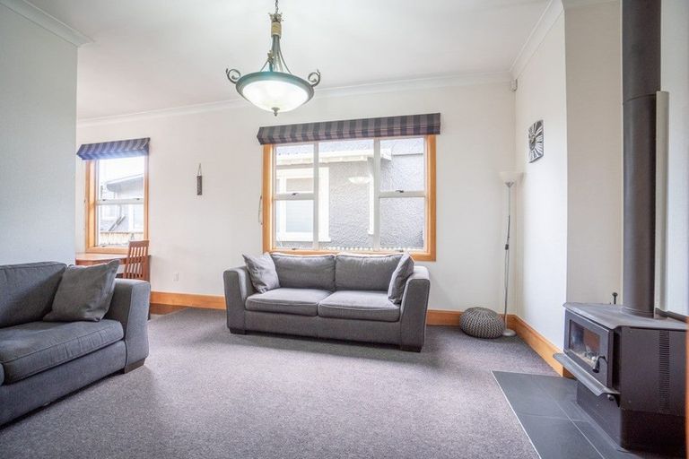 Photo of property in 18 Kingswood Street, Takaro, Palmerston North, 4412