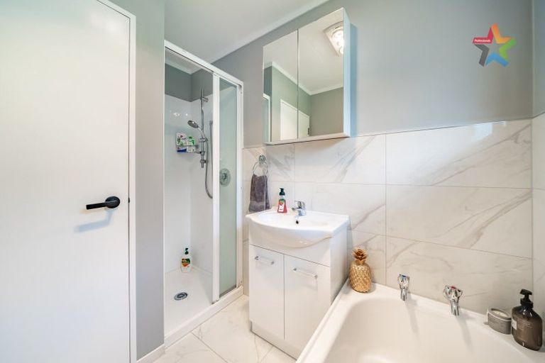 Photo of property in 43b Hartford Crescent, Totara Park, Upper Hutt, 5018