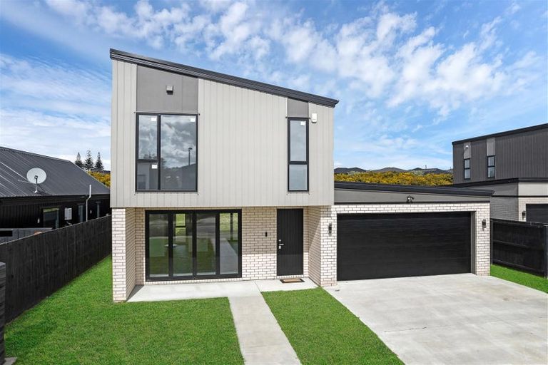 Photo of property in 16 Waikaha Street, Pokeno, 2472