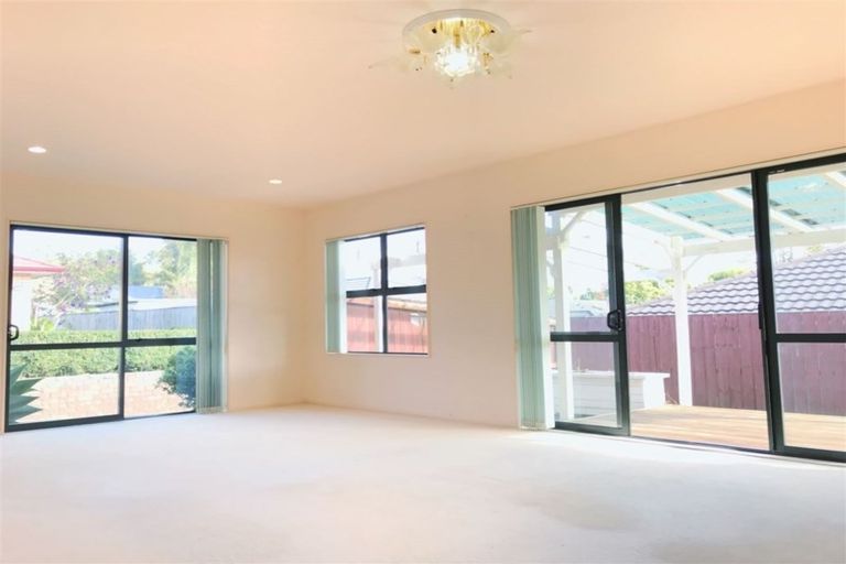 Photo of property in 11 Claywest Place, Glen Eden, Auckland, 0602
