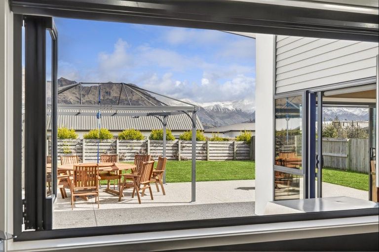 Photo of property in 7 Centre Crescent, Wanaka, 9305