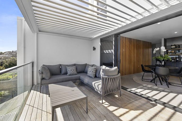 Photo of property in 2/11a Baring Terrace, Strandon, New Plymouth, 4312