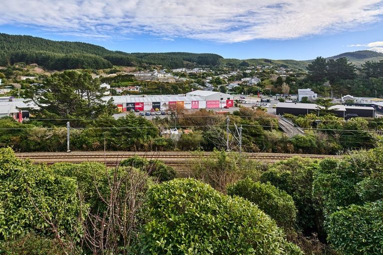 Photo of property in 15b Florio Terrace, Tawa, Wellington, 5028