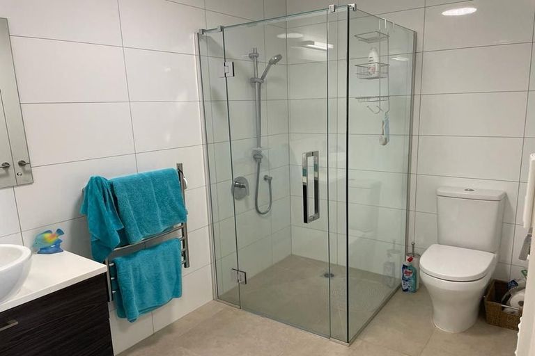 Photo of property in 20 Rewa Rewa Lane, Orewa, 0931