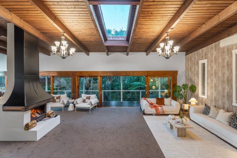 Photo of property in 72 Cliff Road, Torbay, Auckland, 0630