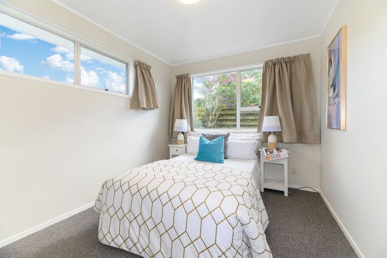 Photo of property in 27 Lavery Place, Sunnynook, Auckland, 0632