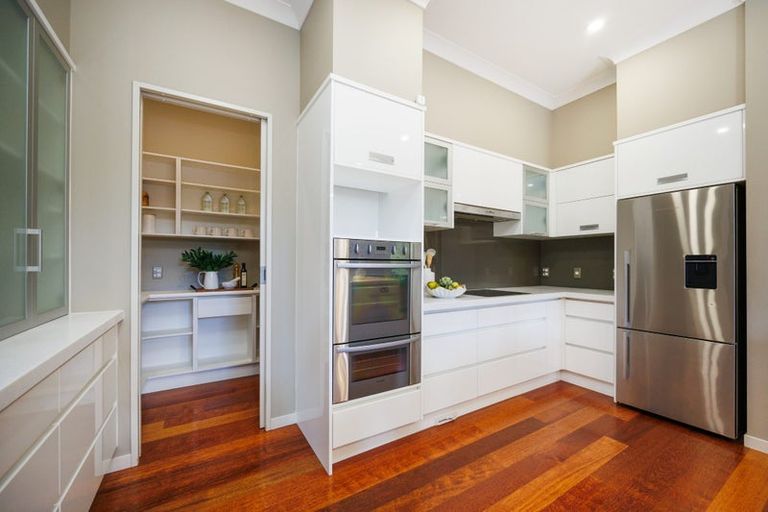 Photo of property in 7 Titirangi Drive, Fitzherbert, Palmerston North, 4471