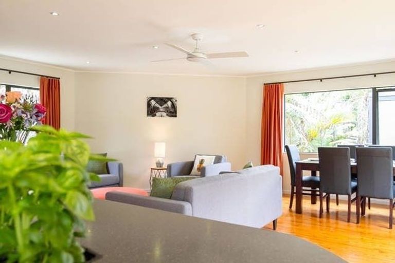 Photo of property in 24a Korotaha Terrace, Rothesay Bay, Auckland, 0630