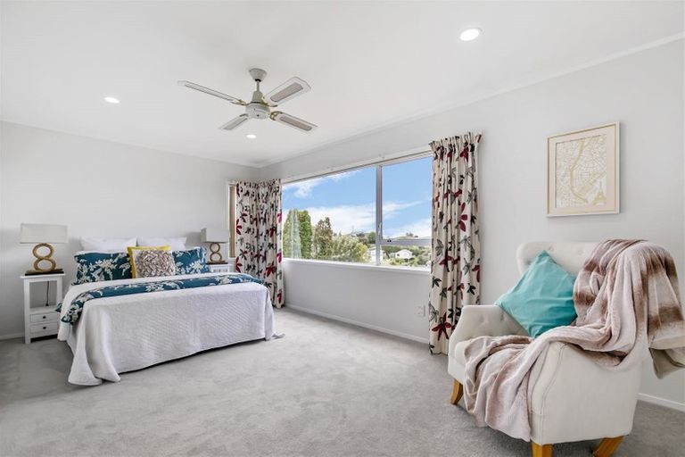 Photo of property in 33 Agincourt Street, Glenfield, Auckland, 0629