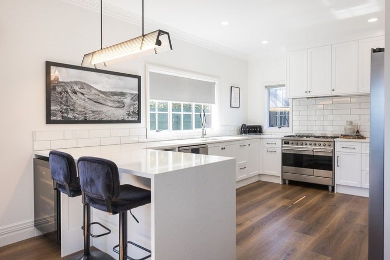 Photo of property in 6 Nicolas Lane, West End, Palmerston North, 4410