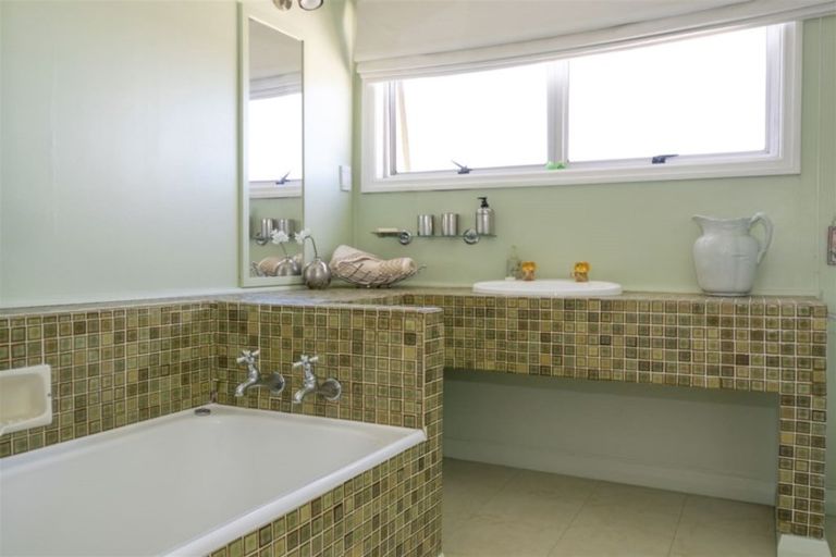 Photo of property in 11 Holdaway Street, Riversdale, Blenheim, 7201