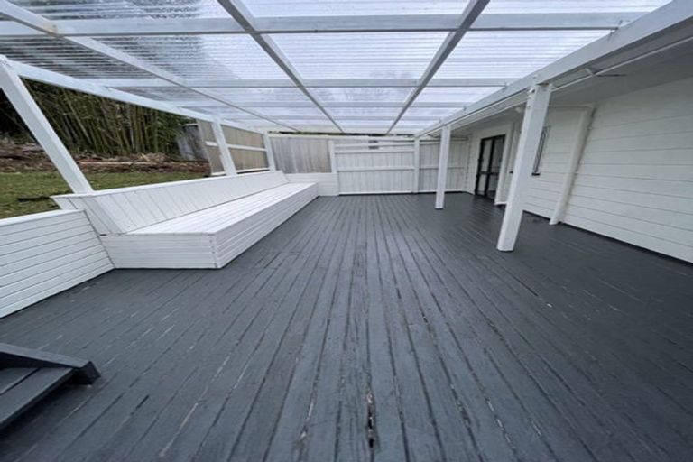 Photo of property in 17 Theban Place, Totara Vale, Auckland, 0629