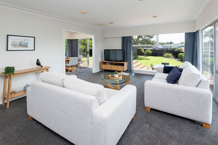 Photo of property in 11 Towra Place, Botany Downs, Auckland, 2010
