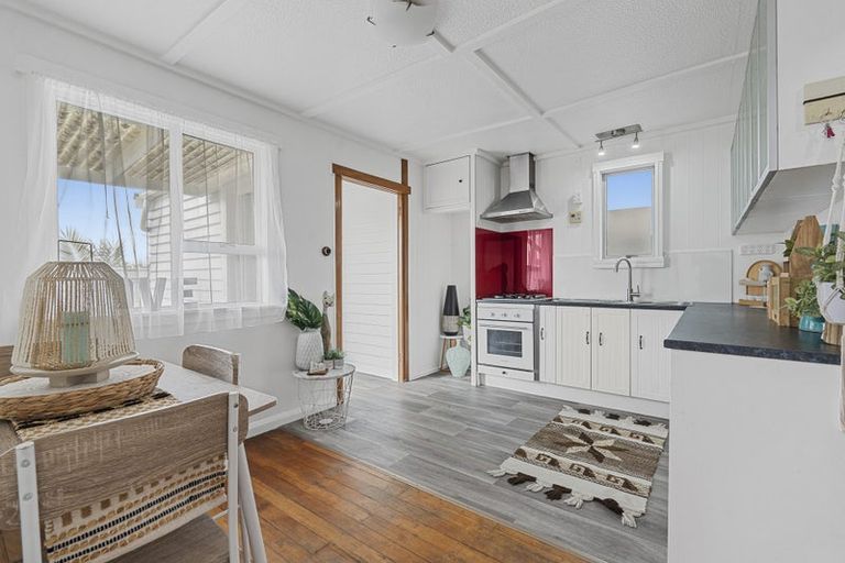 Photo of property in 102 Centennial Avenue, Waitara, 4320