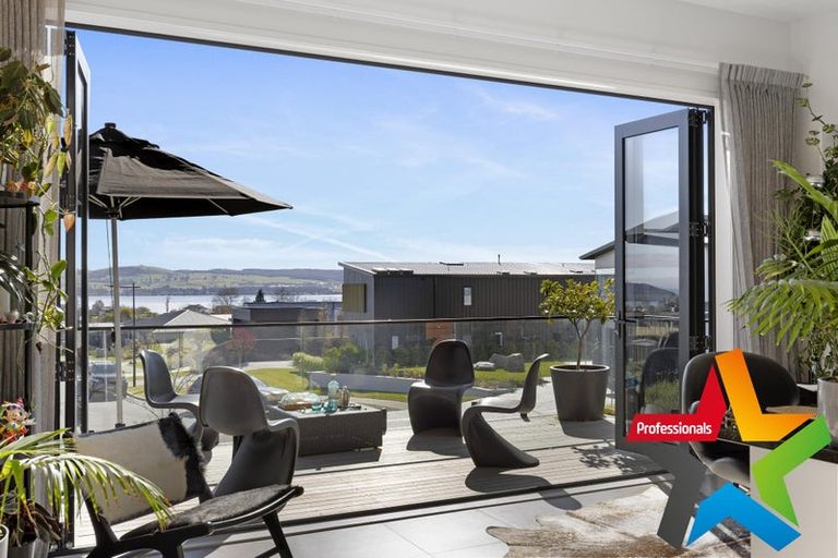 Photo of property in 10 Tuhua Close, Wharewaka, Taupo, 3330