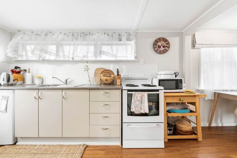 Photo of property in 25 Penton Road, Stanmore Bay, Whangaparaoa, 0932