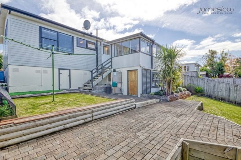 Photo of property in 42 Park Road, Glenfield, Auckland, 0629