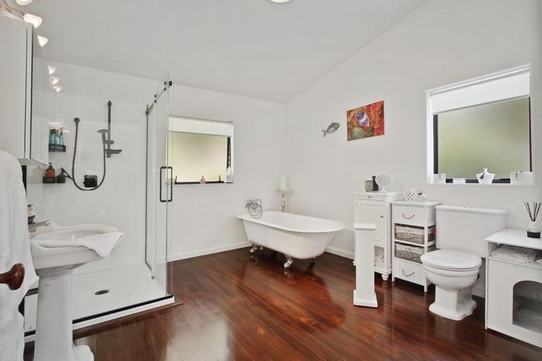 Photo of property in 26 Crispe Road, Clarks Beach, 2122