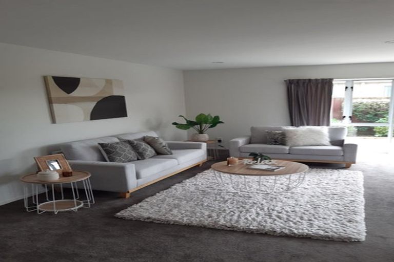 Photo of property in 2/43 Northcote Road, Northcote, Christchurch, 8052