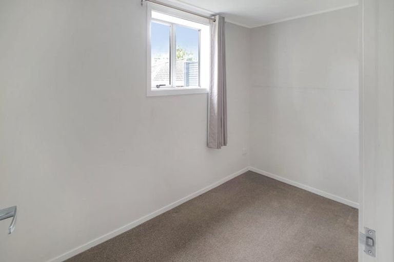 Photo of property in 15 Queen Mary Avenue, New Lynn, Auckland, 0600