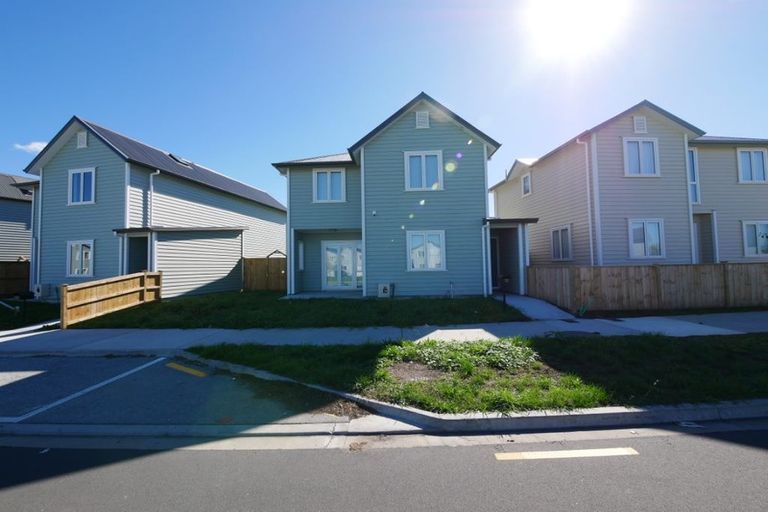 Photo of property in 12 Warbler Crescent, Papakura, 2110