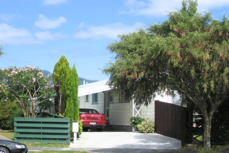 Photo of property in 5 Wyoming Grove, Totara Park, Upper Hutt, 5018