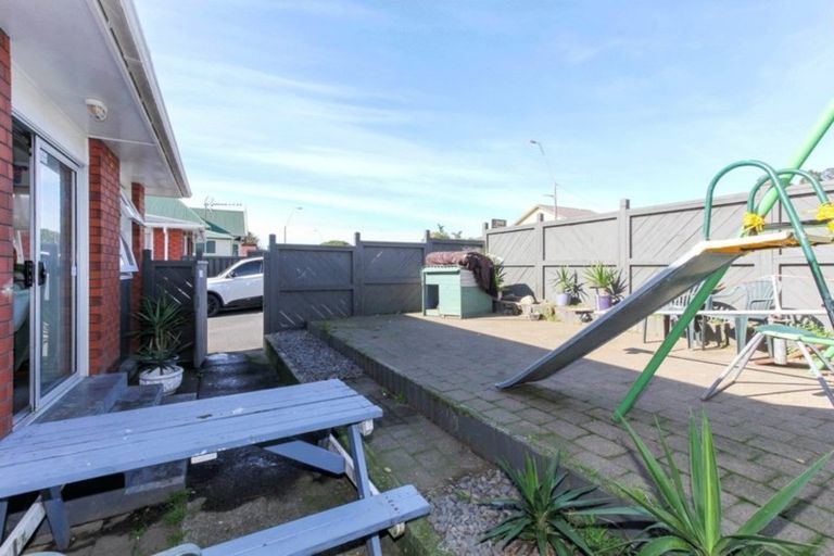 Photo of property in 1/306 Devon Street West, New Plymouth, 4310