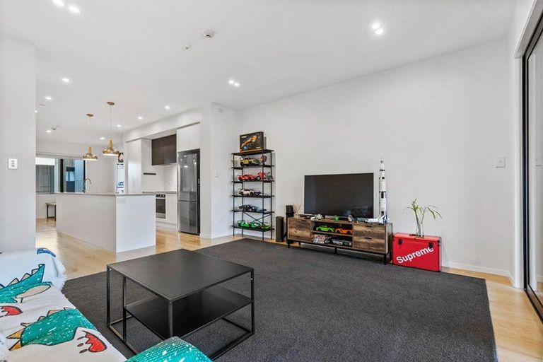 Photo of property in 86 Rangihina Road, Hobsonville, Auckland, 0616