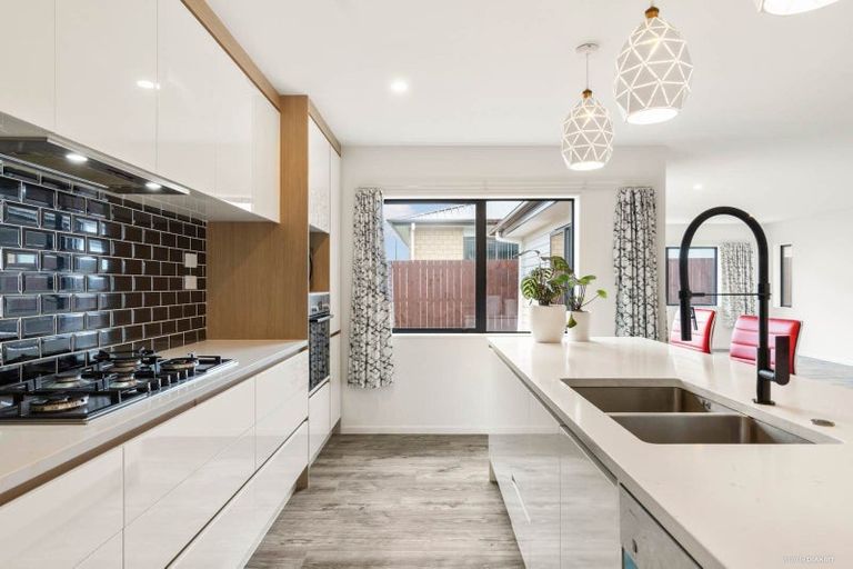 Photo of property in 6 Rere Awa Road, Glenbrook, 2681