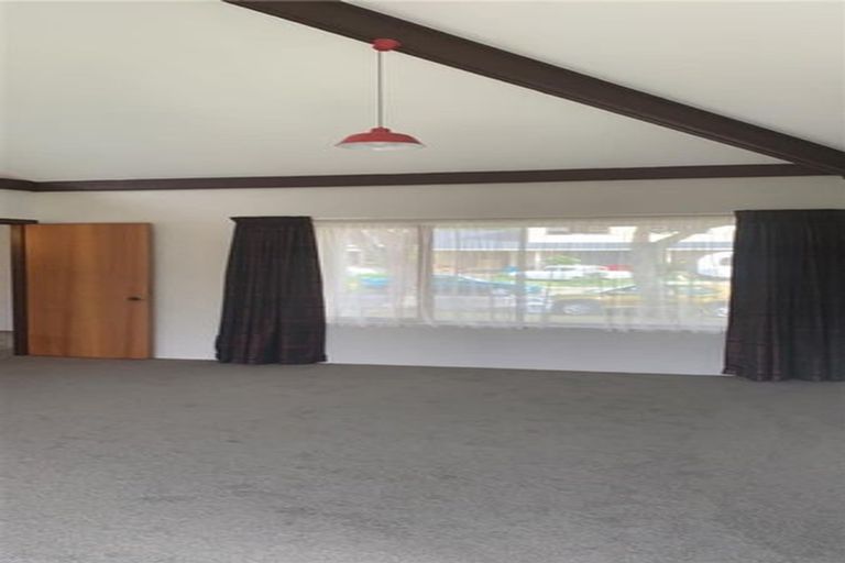 Photo of property in 70 Nimmo Avenue East, Waikanae, 5036