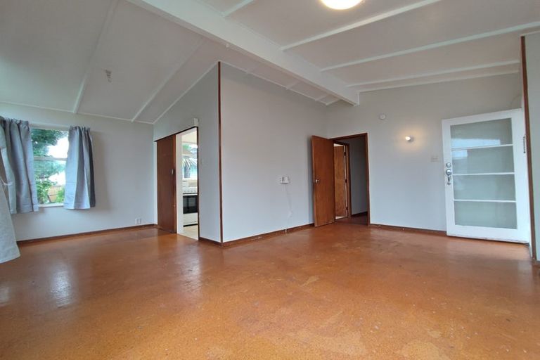 Photo of property in 5 Barnfield Place, Glendene, Auckland, 0602