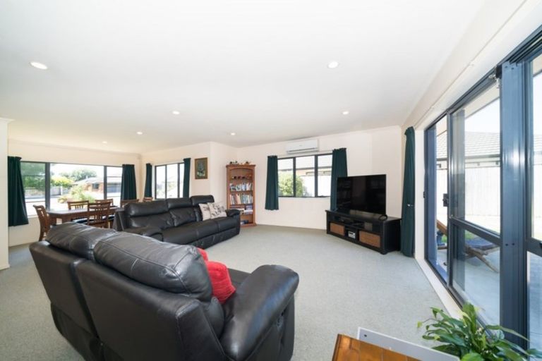 Photo of property in 6 Brookside Close, Highbury, Palmerston North, 4412