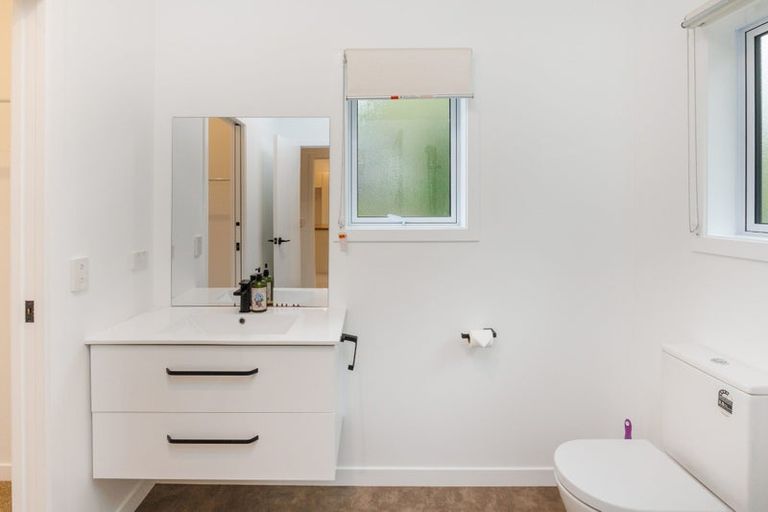 Photo of property in 35 Oram Drive, Turitea, Palmerston North, 4472