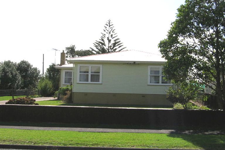Photo of property in 71 Taikata Road, Te Atatu Peninsula, Auckland, 0610