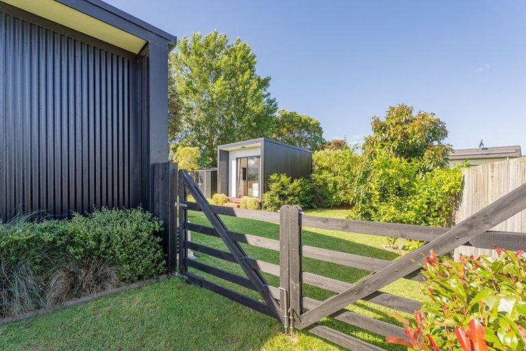 Photo of property in 10 Voyager Place, Cooks Beach, Whitianga, 3591