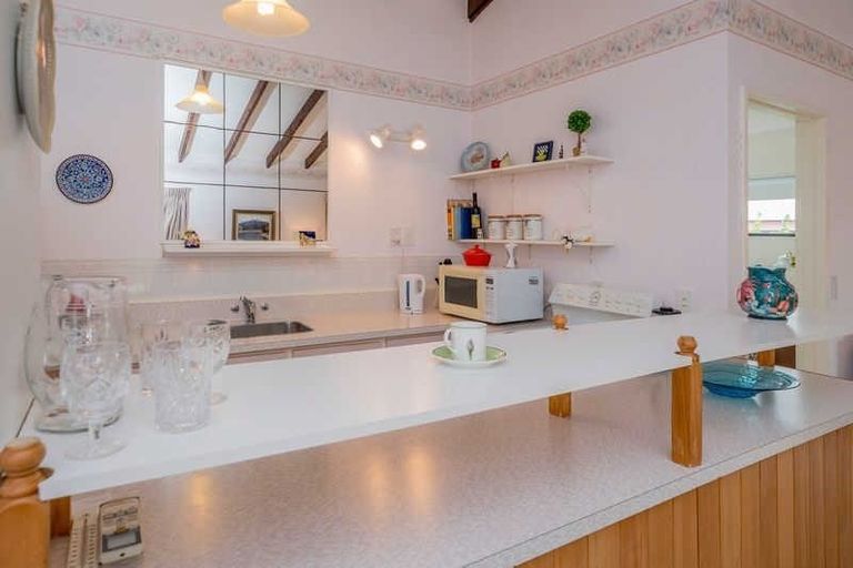 Photo of property in 294 Te Moana Road, Waikanae, 5036