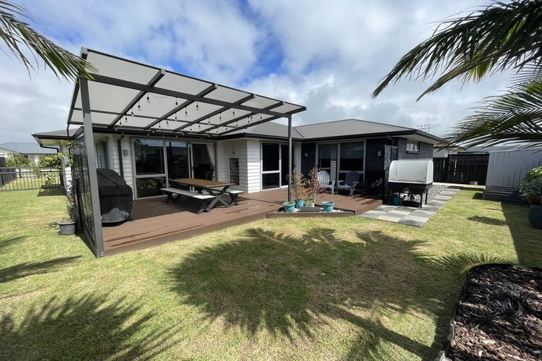 Photo of property in 8 Batty Street, Papamoa Beach, Papamoa, 3118
