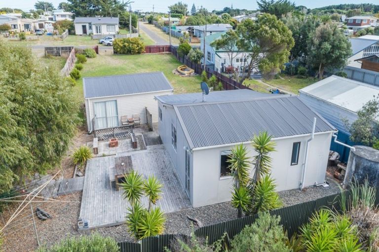Photo of property in 15 Barling Street, Himatangi Beach, Foxton, 4891
