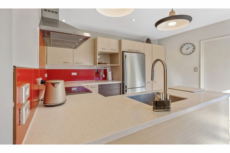 Photo of property in 33 Willowside Place, Amberley, 7410