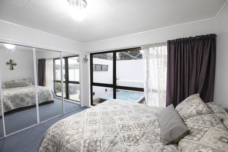 Photo of property in 1/11 Hetley Crescent, Taradale, Napier, 4112