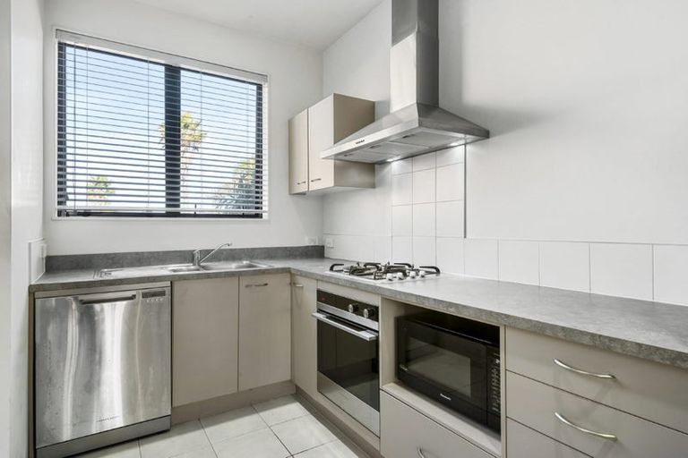 Photo of property in 24/22 Northcross Drive, Oteha, Auckland, 0632