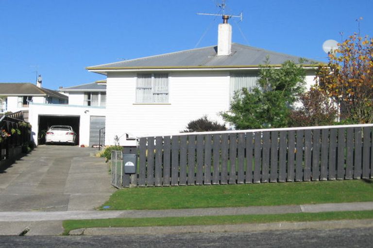 Photo of property in 27 Mahinawa Street, Takapuwahia, Porirua, 5022