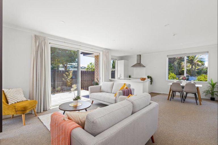 Photo of property in 16a Elizabeth Street, Orewa, 0931